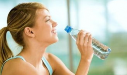 喝水撑大肚子视频,喝水也能撑大肚子？揭秘神奇现象背后的真相